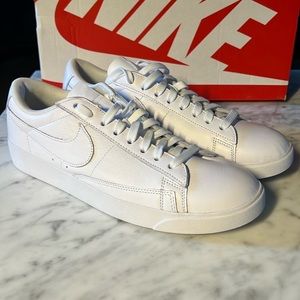 NIKE Blazer Triple White Womens 10